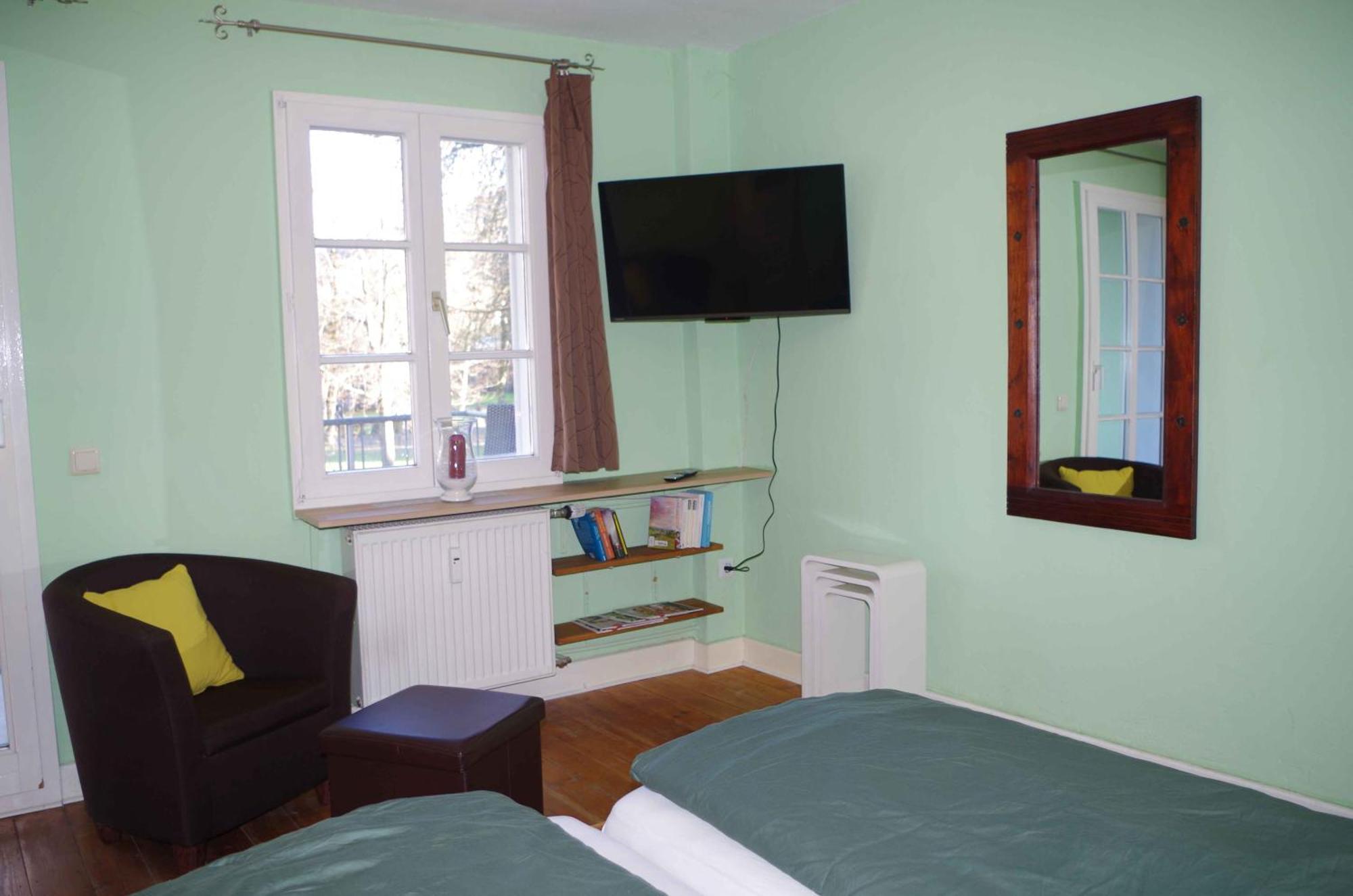 Ferien-Wohnung Am Menzer-Park Неккаргемюнд Экстерьер фото