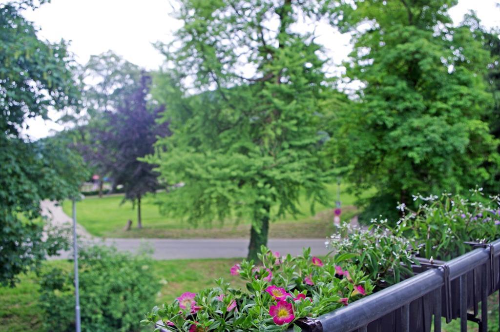 Ferien-Wohnung Am Menzer-Park Неккаргемюнд Экстерьер фото